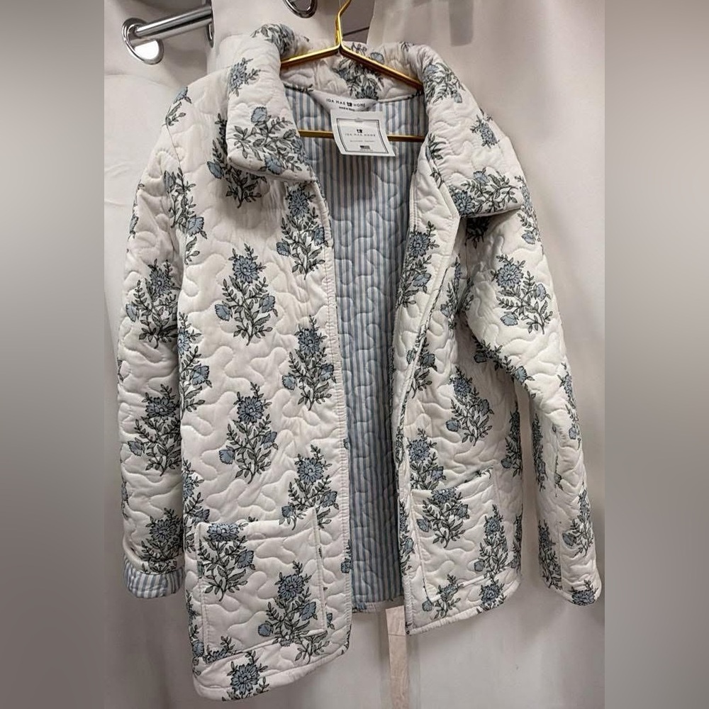 Elegant Floral Women's Puffer Jacket - White and Blue